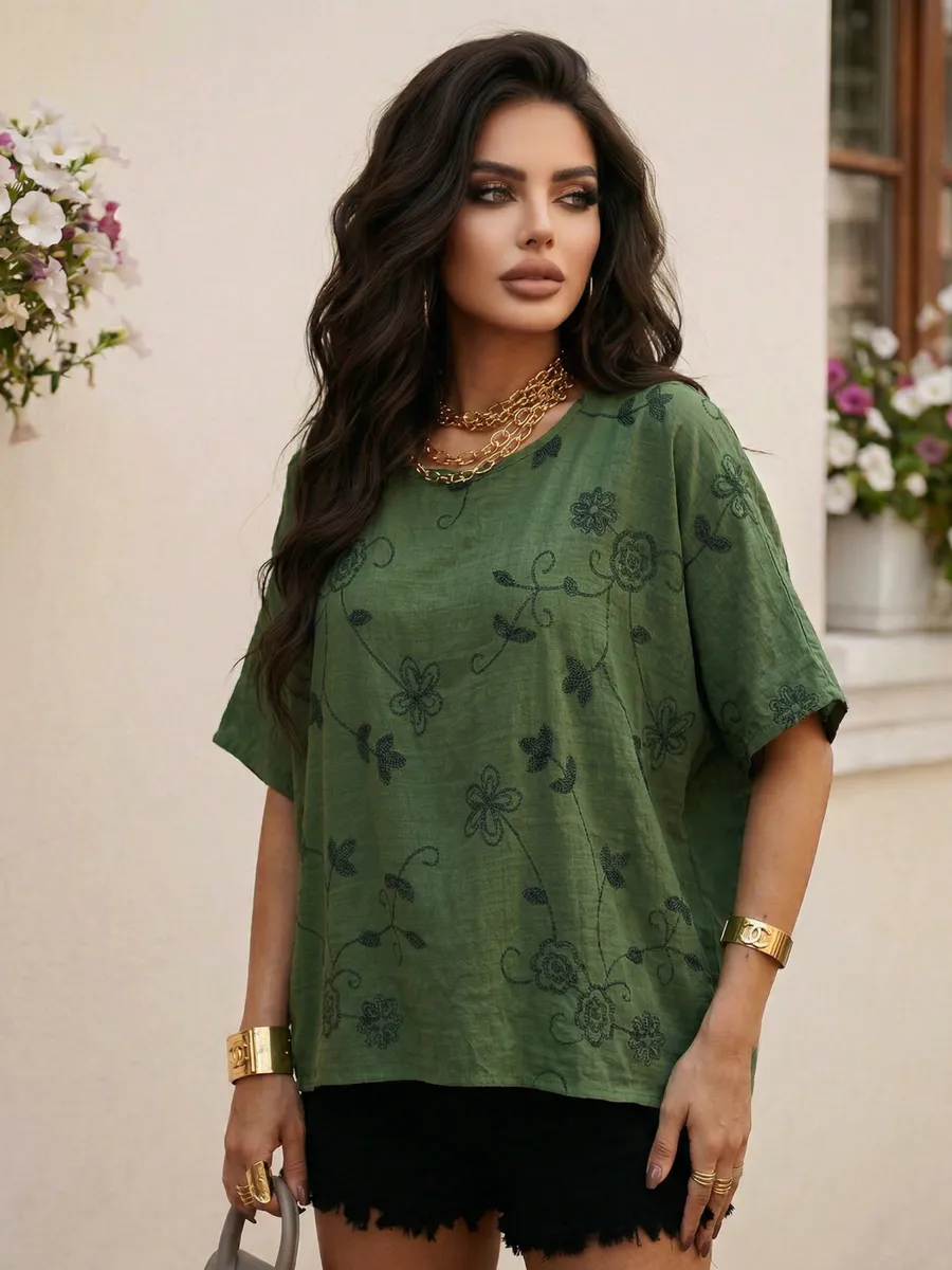 Летняя нарядная блузка больших размеров с цветочным принтом