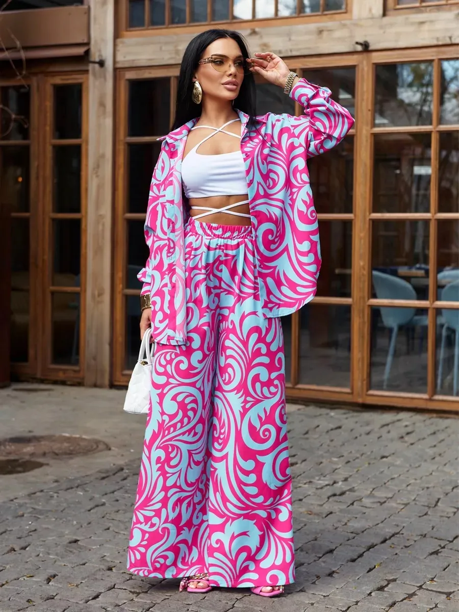 Брючный праздничный костюм летний двойка нарядный с принтом